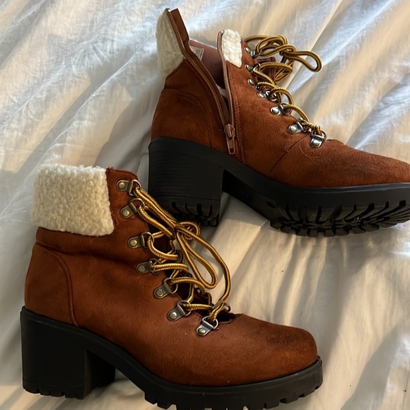 Brown suede hiking boot 9 - Picture 3 of 6